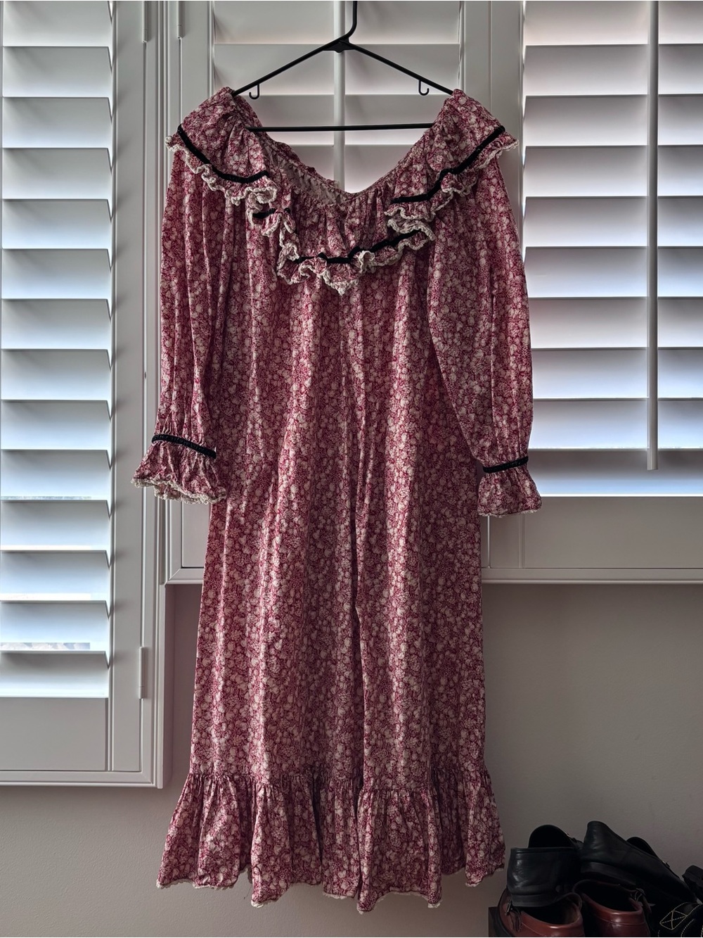 Doen Chaleur Ruffle Off-Shoulder Maxi Dress in Pomme et Piore M